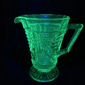 SOWERBY GREEN URANIUM GLASS SWAG & COLUMN #2550 ART DECO JUG PITCHER * MINTY! - Picture 1 of 8