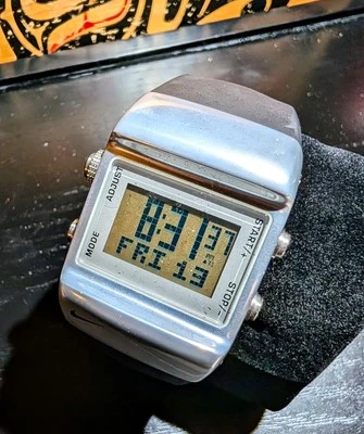 Reloj deportivo digital Nike WC0038 Sledge Mettle Press grande duradero atlético Foto 1 de 4