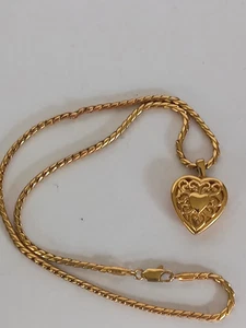 VINTAGE QUALITY HEART PHOTO LOCKET GOLD PLATED PIERCED EXCELLENT CONDITION 24cm - Picture 1 of 6