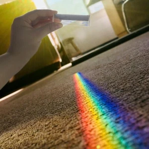 Optisches dreieckiges Prisma Kristall Glas Wissenschaft Lichtspektrum Physik Unterricht ✅ - Bild 1 von 10