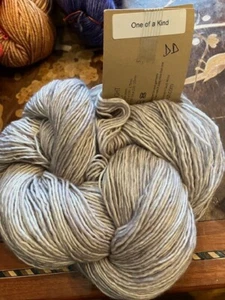 1 sk Madelinetosh TOSH Merino Light Yarn - OOAK "DD" Colorway - Bild 1 von 1