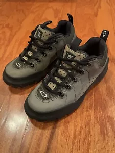 Botas tácticas Oakley Nail Skull & Crossbones verde tostado negro talla 5,5 carne AP - Imagen 1 de 9