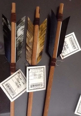 3 Flechas Navajo 19" con Plumas de Pavo Mezcladas-Cuero-Punta de Flecha Tallada a Mano ¡Genial! Foto 1 de 4