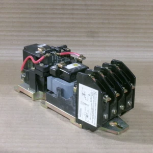 Contactor de iluminación Square D 8903 LXO40 4 polos bobina 120v 9998L44 AK - Imagen 1 de 5