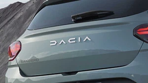 DACIA STEMMA EMBLEMA SCRITTA LOGO FREGIO 37X400 mm SANDERO DUSTER SPRING JOGGER - Imagen 1 de 4