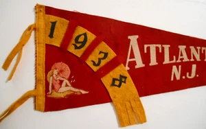 Pennant New Jersey Atlantic City datato 1938 con bellezza da bagno 17" - Foto 1 di 4