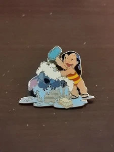 Disney Pin 24049 Stitch Sundays - Lilo Giving Stitch a Bath - Picture 1 of 2