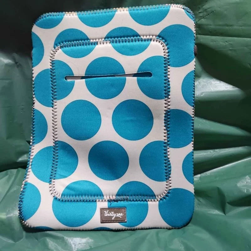 Thirty One 31 蓝蓝色圆点平板电脑 iPad 内胆包 氯丁橡胶保护壳 — 第 1/1 张图片