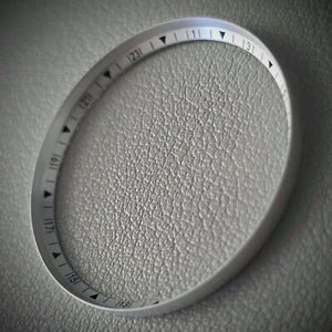Anillo Capítulo SKX007 Angulado GMT MIN / Cepillado + Negro - SEIKO MOD SKX - Imagen 1 de 2