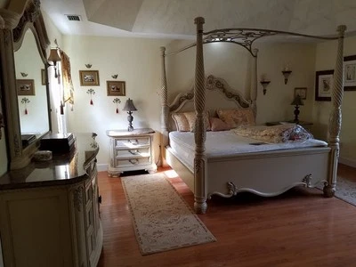 used bedroom furniture sets - Image 1 of 4