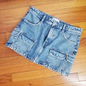 Zara Gr. L NEU Jeansrock Denim 100% Baumwolle Blau Med Wash Mini Cargo Taschen - Bild 1 von 9