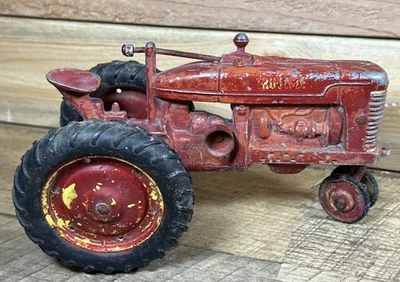 VINTAGE 1954 TRU SCALE DIECAST 1:16 IH FARMALL  M  TOY FARM TRACTOR W/METAL RIMS - Image 1 of 4