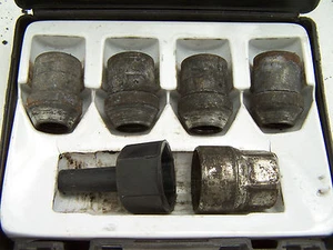 Hyundai Elantra Locking wheel nuts (2000-2003) - Picture 1 of 2