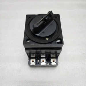 MERLIN GERIN C125NL-MA 3-POLE CIRCUIT BREAKER 32A - Picture 1 of 6
