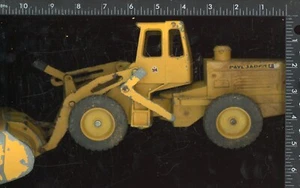 cast toy dyersville iowa payloader internation tractor 4 display or restoration - Picture 1 of 6