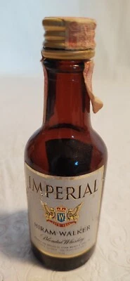 Mini botella vacía de vidrio marrón whisky mezclado Imperial Hiram Walker vintage Foto 1 de 2