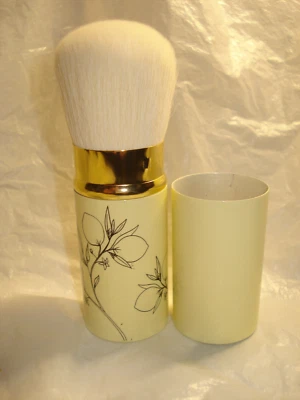 LAURA GELLER NEW YORK Aerógrafo Retráctil Cepillo Kabuki para Todo Maquillaje Facial NUEVO Foto 1 de 4