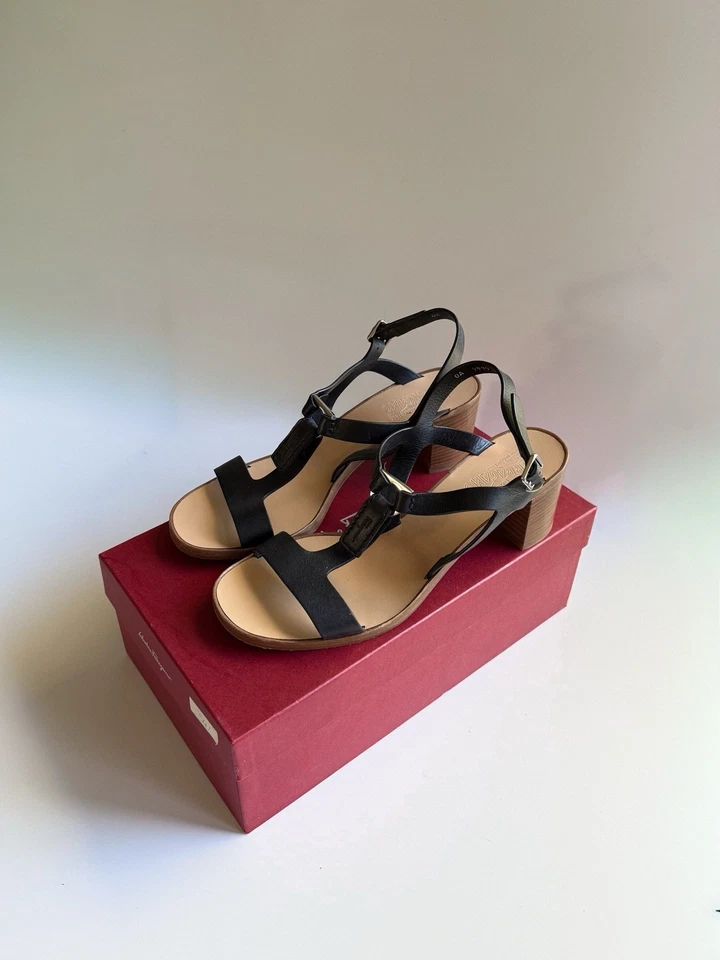 Sandalias Salvatore Ferragamo de cuero negro con tiras talla 9,5B - estilo 355 Foto 1 de 4