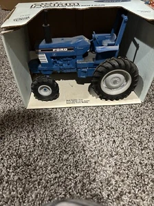 Ertl Ford 7710 Tractor With Rollbar - Picture 1 of 2