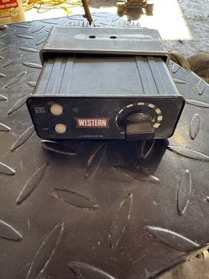 Controlador Salter Western/Fisher Tailgater y montaje en cama con soporte de montaje Foto 1 de 2