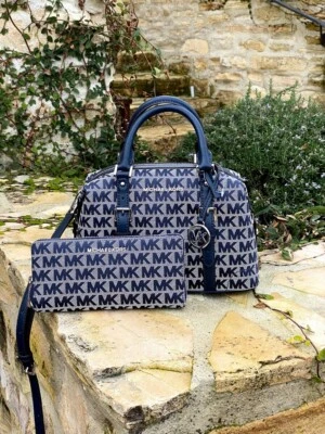 NUEVO CON ETIQUETAS Michael Kors Ginger Signature Pequeño Bolso de Lona MK/Cartera LG AZUL MARINO Foto 1 de 4