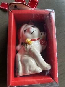 BLUE SKY CLAYWORKS CAT/KITTEN HOLDING ORNAMENT/SANTA HAT Christmas Ornaments NIB - Picture 1 of 2