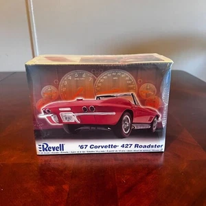 67 Corvette 427 Roadster Revell Model Kit 1:25 ScaleSkill Level 2 Factory Sealed - Picture 1 of 8
