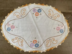 White Table Cover Doilie 13.5” Oval Embroidered Flowers & Crocheted Edge Cotton - Picture 1 of 1