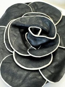 Go Fish Clothing & Jewelry Co. Rose Wristlet Coin Purse Black NWT - Picture 1 of 5