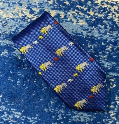 Corbata de seda cosida a mano Ben plateada azul rojo rojo rojo plata negro elefantes  Foto 1 de 4