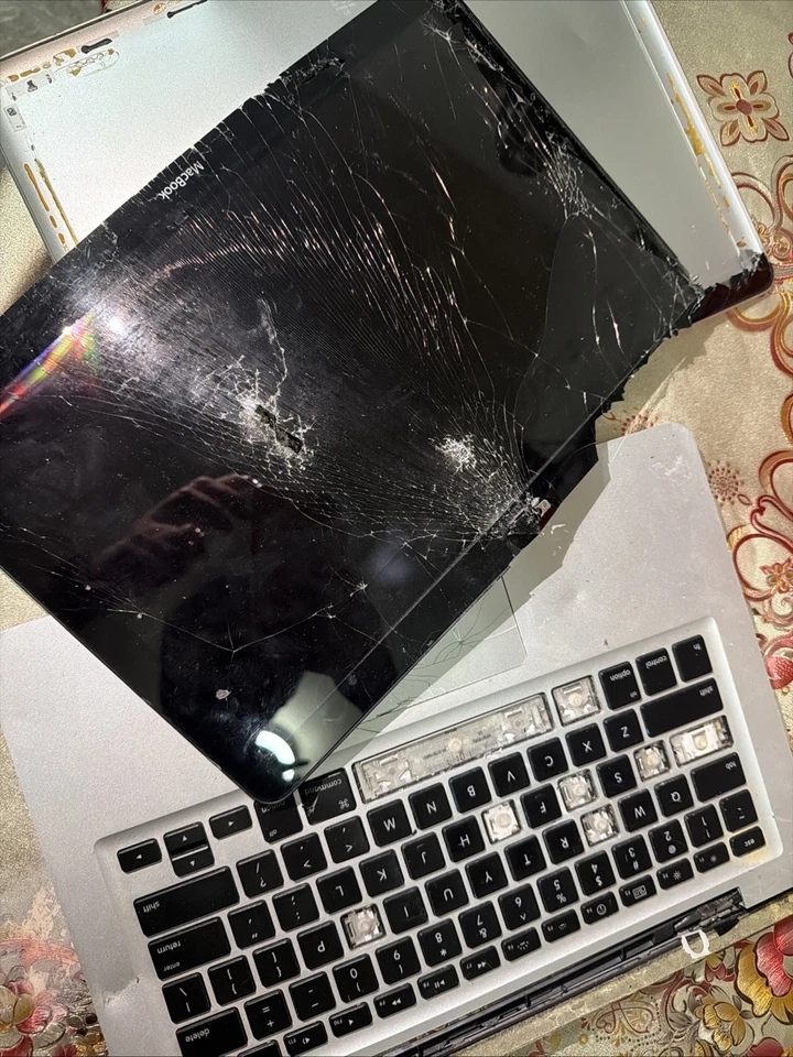 MacBook - Image 1 of 1