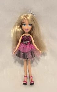 MGA Bratz Funk N Glow Cloe Puppe mit leuchtendem Rock & Diadem - Bild 1 von 6