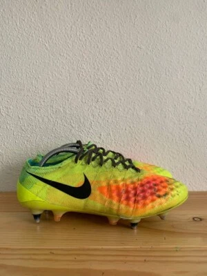 Botines de fútbol Nike Magista Obra ACC FG EE. UU. 9,5 RAROS Foto 1 de 4