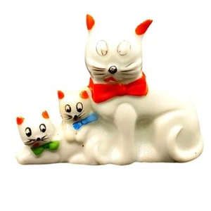 Estatuilla de porcelana vintage de gatos y gatitos 2,50 x 3,50 hecha en el Japón ocupado - Imagen 1 de 7