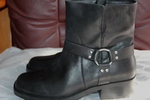 Sole Society Karisa Womens Size 8.5 M Zip Ankle Boots Black Leather Harness MINT - Picture 1 of 12
