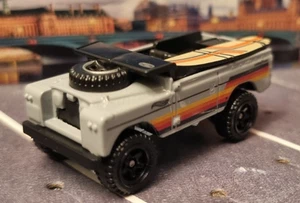 Hot Wheels 2024 092/250 Land Rover Serie 2 Sin Embalaje Gris Claro - Imagen 1 de 7