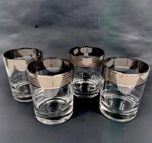 Occhiali Lowball MCM modello scacchiera bordati a fascia platino - Foto 1 di 7
