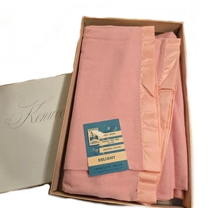 Kenwood Wolldecke Pure Rose Rosa Satinborte 80” X 90” Neu aus altem Lagerbestand Vintage DELIGHT 63 - Bild 1 von 10