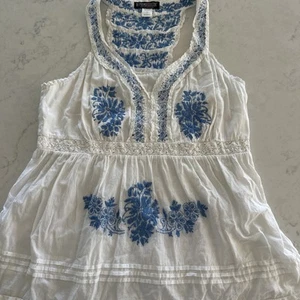 PYRAMID COLLECTION Sleeveless White Cotton Tunic Blue Floral Boho Embroidered L - Picture 1 of 7