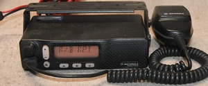 Motorola Radius M1225 VHF Mobile Radio - Zdjęcie 1 z 2