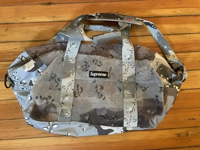 Bolso de Lona Supreme Azul Choc Chip Camuflado BAPE Foto 1 de 4