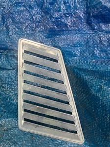 Triumph GT6 Passenger rear air scoop vent side louver chrome rare good shape - Foto 1 di 1