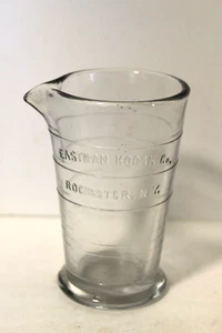 Eastman Kodak Co.Rochester N.Y. Gradualed Measuring Cup/Beaker/ Clear Glass - Picture 1 of 5