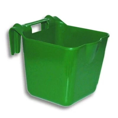 UMBRIA EQUITAZIONE MANGIATOIA PER CAVALLI DA CONCORSO IN PLASTICA CON GANCI E MANIGLIA 30x30x24h