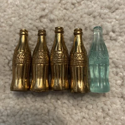 Lote de 5 botellas verdes doradas de Coca-Cola Barbie miniatura vintage para casa de muñecas 1:6 Foto 1 de 4
