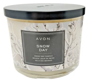 Avon 2018 Snow Day Candle 312 g / 11 oz Holiday Christmas New Old Stock - Picture 1 of 5
