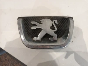 Peugeot 206CC 2004-2009 FRONT GRILL BADGE 9628688677 - Picture 1 of 2