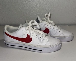 NIKE Women's Court Legacy Low Top Sneakers Walk White Red Red Swoosh Size 6 - Picture 1 of 17