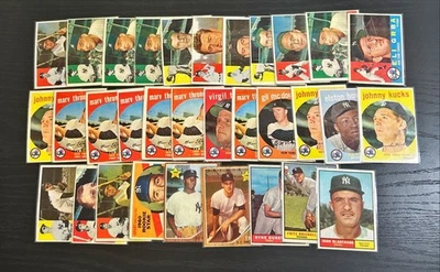 (32) Vintage Yankees Baseball Cards 1959-1962 Collection VG - Image 1 of 2