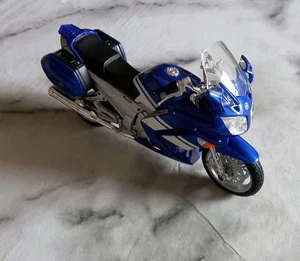 Modellino moto Yamaha FJR 1300 blu e bianco, scala 1:18, Maisto 2006 (B7) - Foto 1 di 9